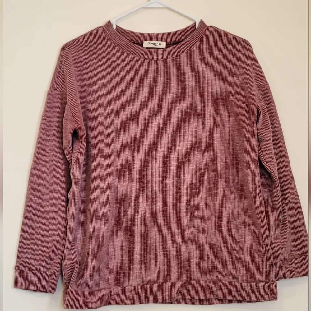 Shirt/Sweater - Picture 1 of 2